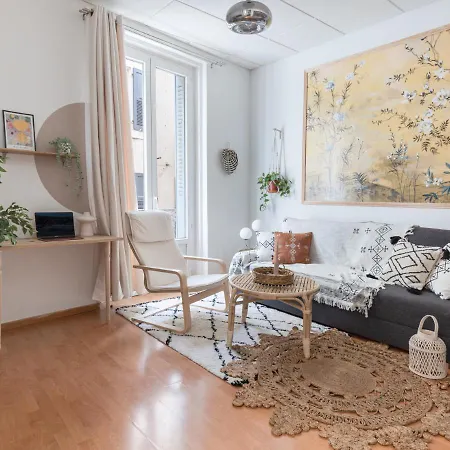 Apartment 1er Etage Pieton Place De La Pierre *