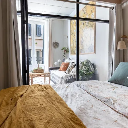 1er Etage Pieton Place De La Pierre *