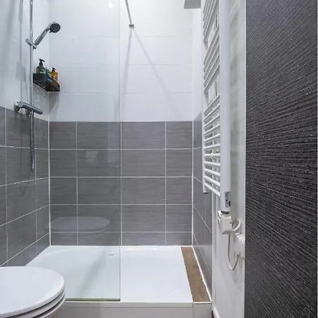 Apartment 1er Etage Pieton Place De La Pierre