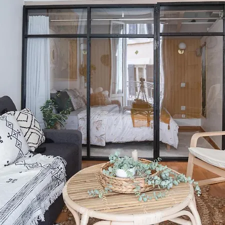 1er Etage Pieton Place De La Pierre Apartment *