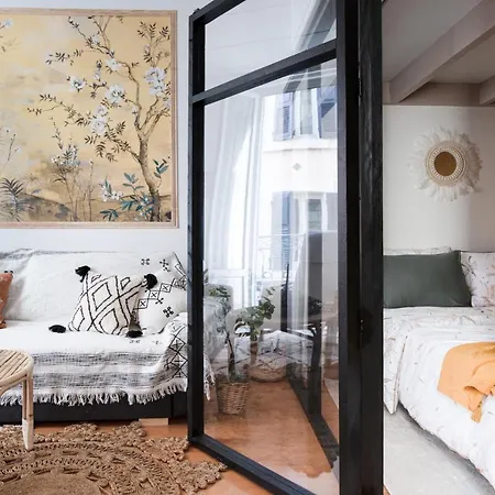 Apartment 1er Etage Pieton Place De La Pierre