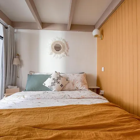 1er Etage Pieton Place De La Pierre Apartment