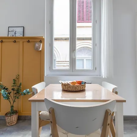 1er Etage Pieton Place De La Pierre * Valence (Drome)