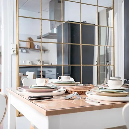 アパート 1er Etage Pieton Place De La Pierre