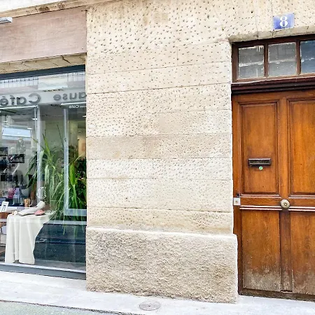 1er Etage Pieton Place De La Pierre Apartment *