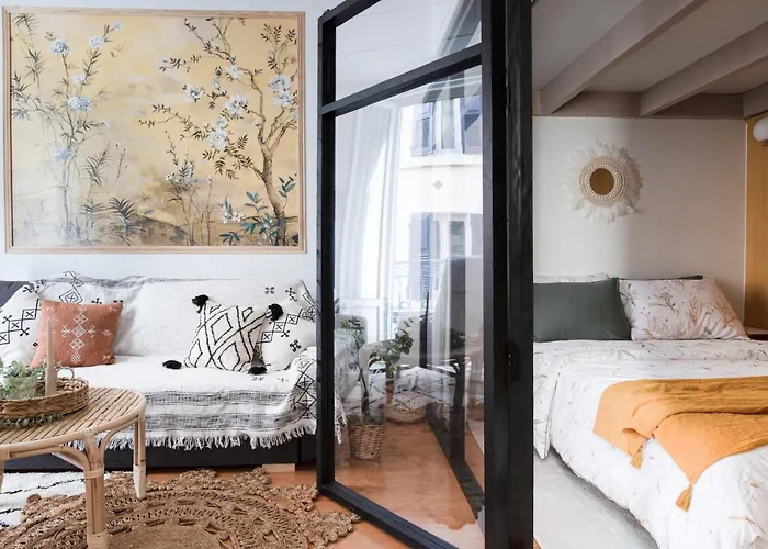 Apartment 1er Etage Pieton Place De La Pierre