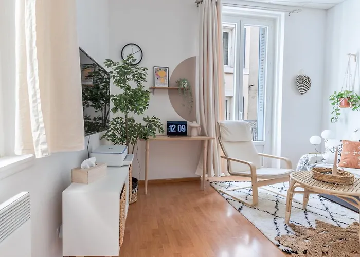 1er Etage Pieton Place De La Pierre Apartment *