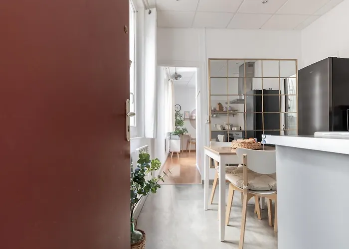 Apartment 1er Etage Pieton Place De La Pierre *