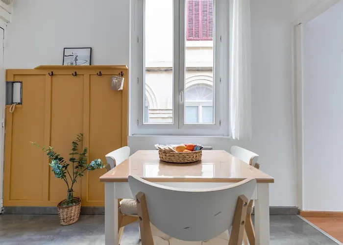 1er Etage Pieton Place De La Pierre * Valence (Drome)