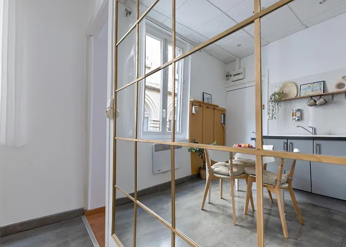 1er Etage Pieton Place De La Pierre *