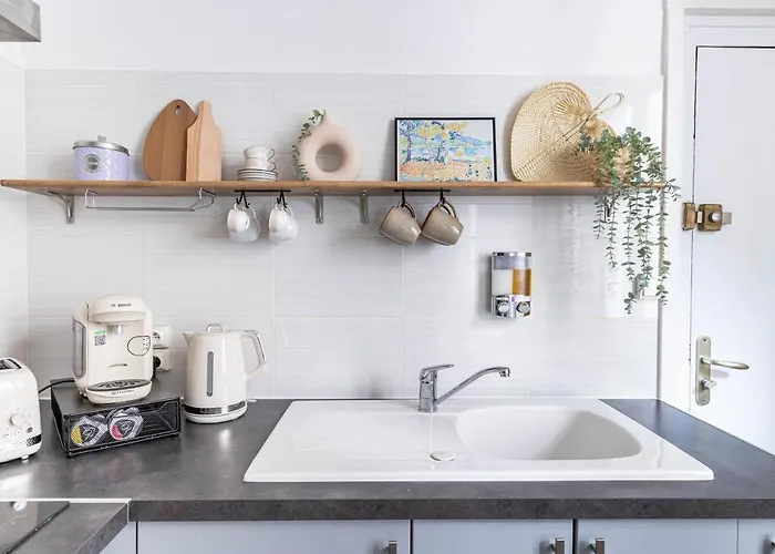 Apartment 1er Etage Pieton Place De La Pierre