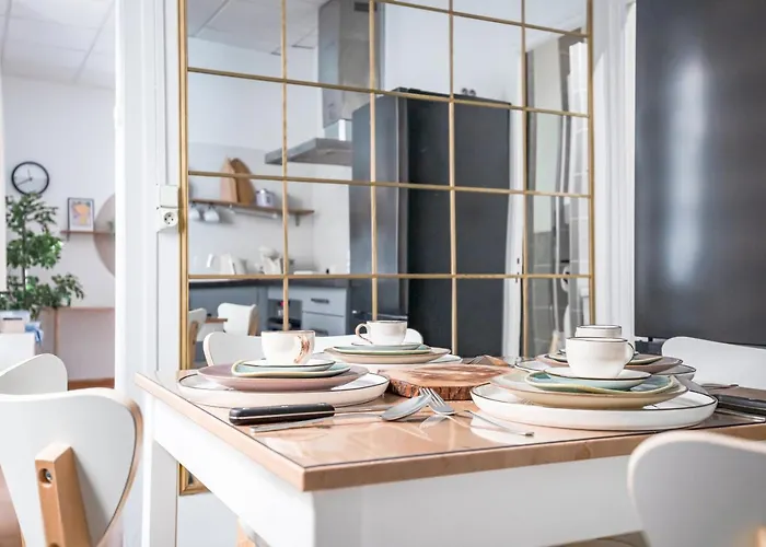 Apartment 1er Etage Pieton Place De La Pierre